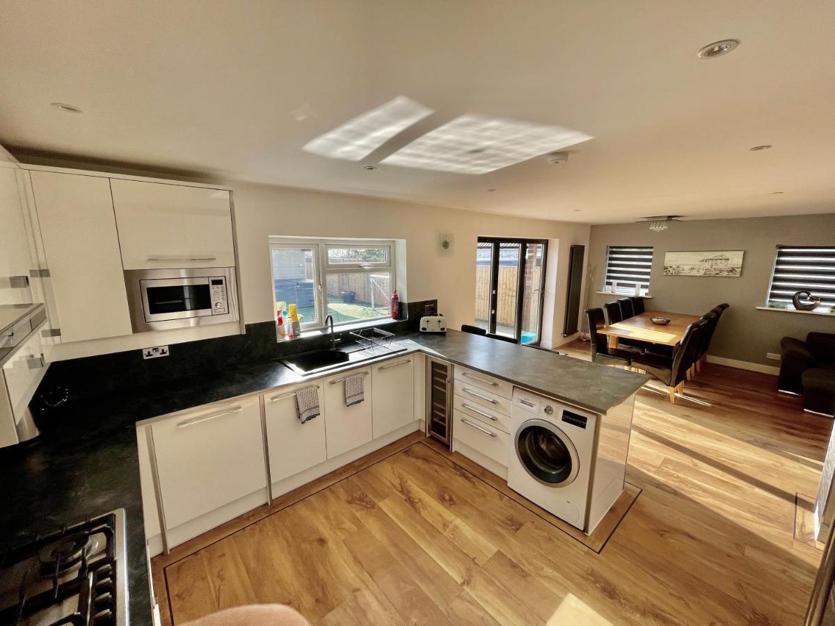 Four Corners Holiday Home Hot Tub & Sauna Ferndown Eksteriør billede
